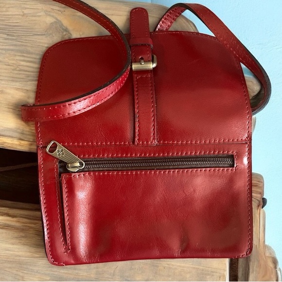 NEW WITH TAGS Patricia Nash “Torri” Ruby Red Leather Crossbody Bag - Picture 3 of 7